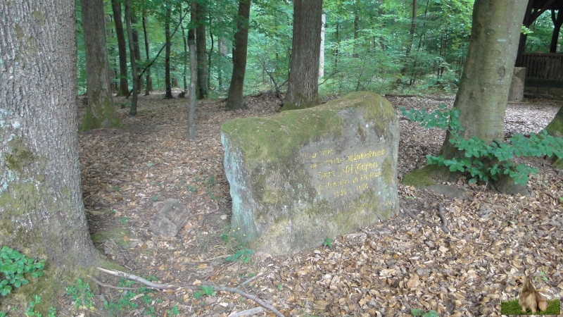 Ritterstein Nr. 304-3 Gewidmet dem Wald- und Wanderfreund Herrn Josef Fichtner Forstmeister in Elmstein 1936 - 1956.JPG - Ritterstein Nr.304 Gewidmet dem Wald- und Wanderfreund Herrn Josef Fichtner Forstmeister in Elmstein 1936 - 1956